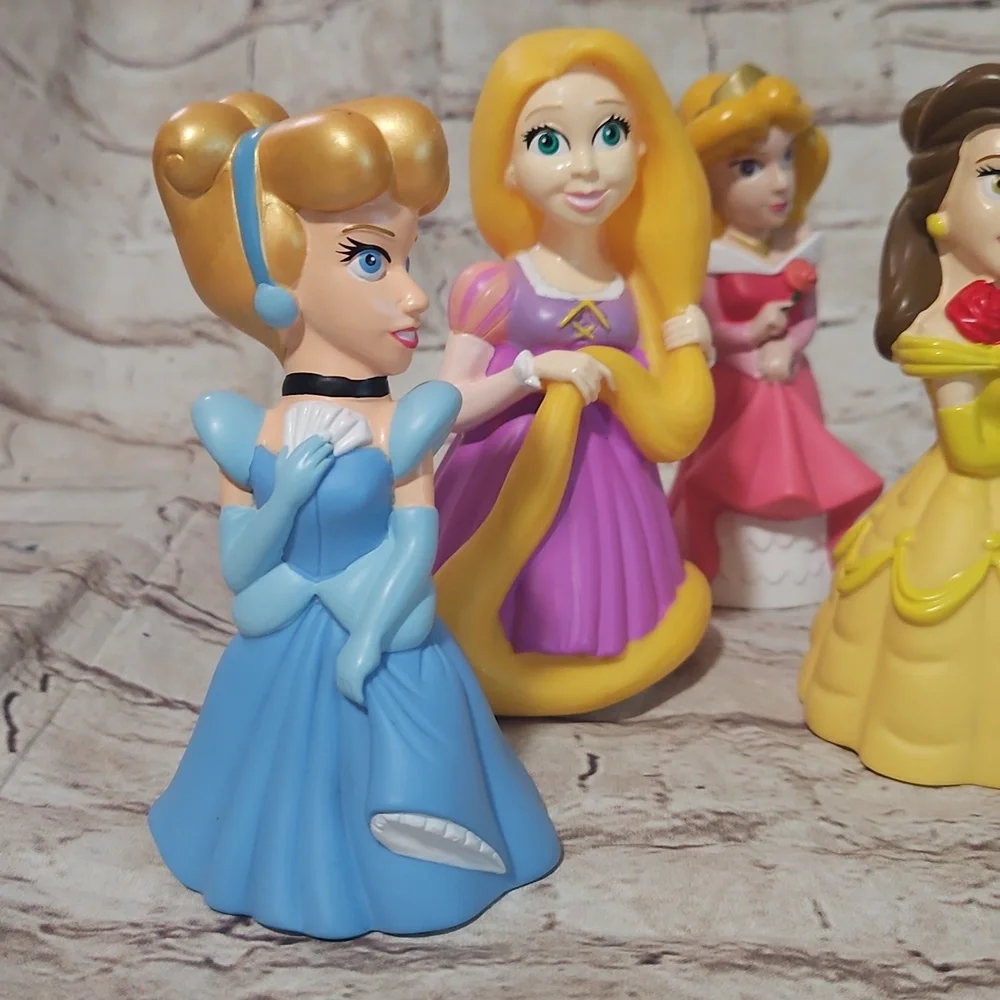 Bath Disney‎ Princess plastic figurines